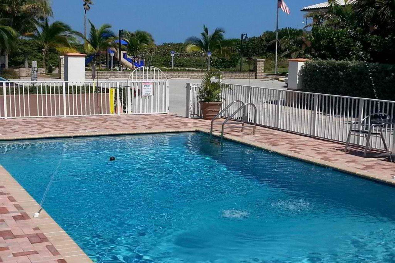 Seaspray Inn Beach Resort Palm Beach Shores Exteriér fotografie