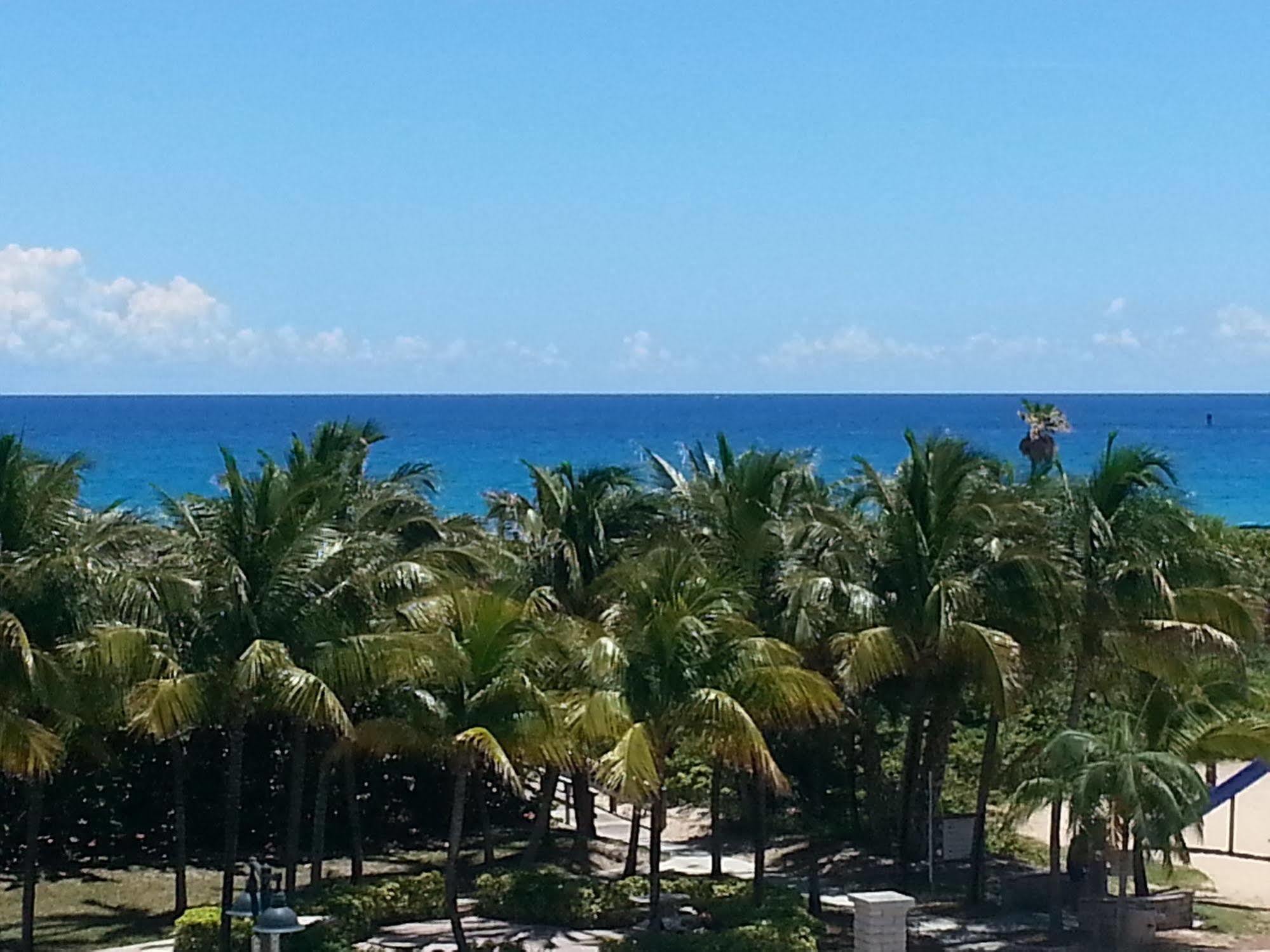 Seaspray Inn Beach Resort Palm Beach Shores Exteriér fotografie